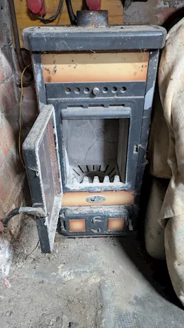 Stufa a legna piccola in ceramica