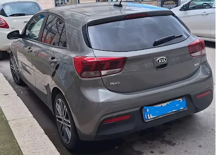 Kia Rio 1.4 CDRI 90CV 5 porte Anno 2017 Km 185000 Diesel, in buone condizioni - Foto 4
