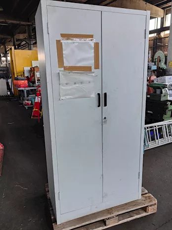 Armadio in ferro porta attrezzi/documenti
