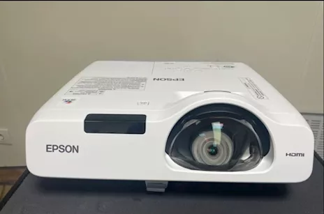 Proiettore Epson grandangolare