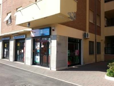 Negozio a v. Palo Laziale