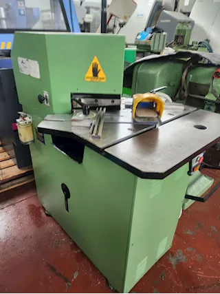 Scantonatrice lamiera FARINA Mod 300/6