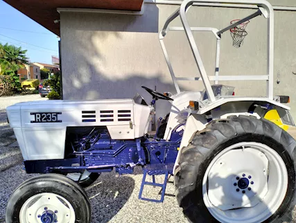 Trattore agricolo Lamborghini 235 35CV