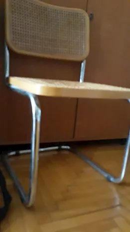 Sedia con struttura in metallo e seduta