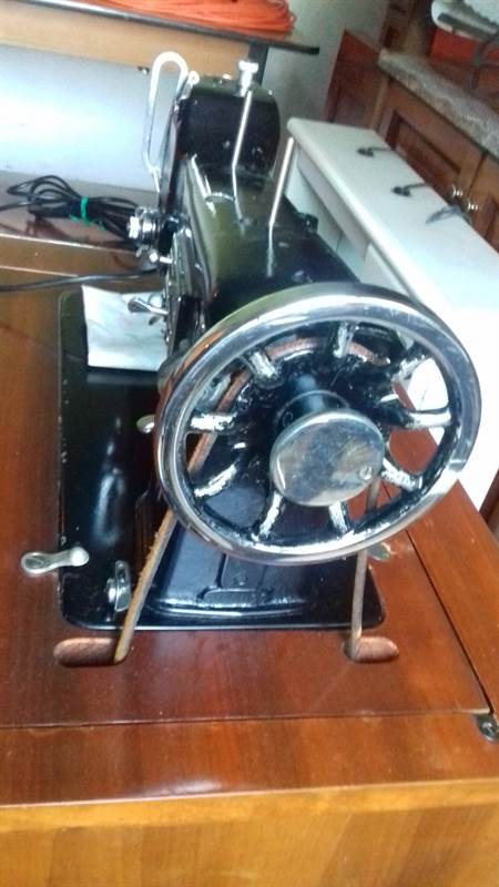 Macchina da cucire a pedale con mobile, in legno - Foto 2
