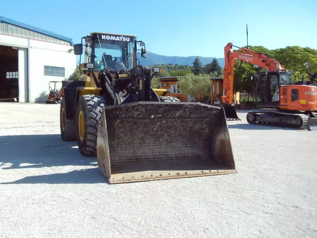 Foto 7Pala gommata usata marca Komatsu WA250PZ-5 Anno 2008 Ore 7600, in buone condizioni