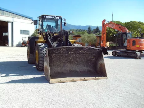 Pala gommata usata marca Komatsu WA250PZ-5 Anno 2008 Ore 7600, in buone condizioni - Anteprima 7