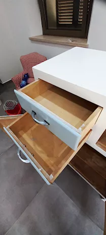 Mobiletto vintage in legno, ottimo stato - Anteprima 4
