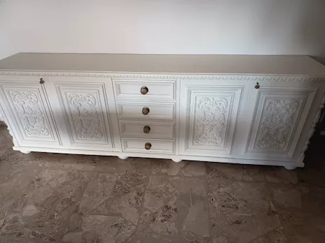 Mobile in legno bianco