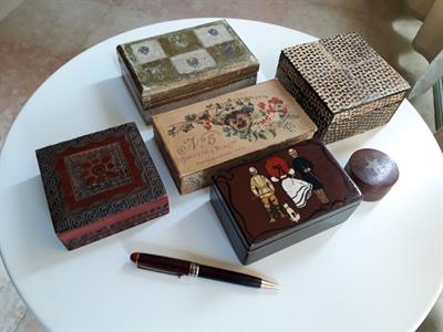 Collezione di 6 scatole in legno
