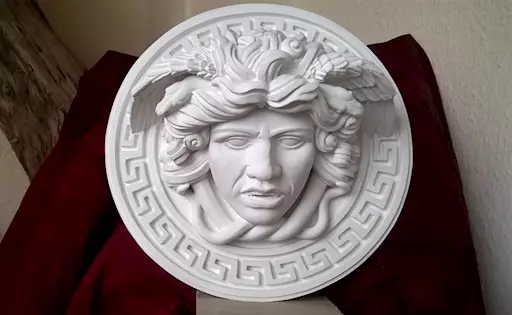 Il mito di Medusa, scultura con diametro di 23 cm