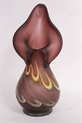 Vaso a forma di calla in vetro viola