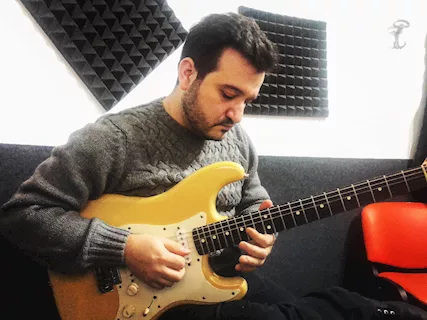 Docente di Chitarra offre lezioni individuali di chitarra - Foto 3