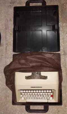 Macchina da Scrivere Olivetti Lettera 35