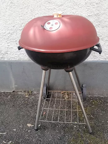 Barbecue trasportabile richiudibile a carbonella o legna