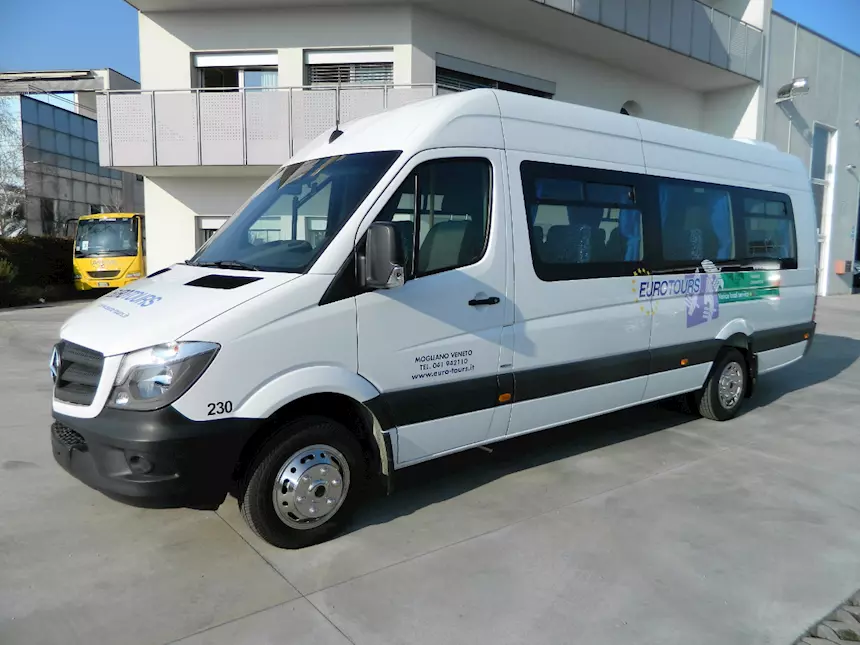 Foto 3Auto N.C.C. 9 posti trasporto disabili Mercedes Euro 6, cambio automatico