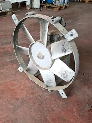 Ventilatore da terra mobile usato