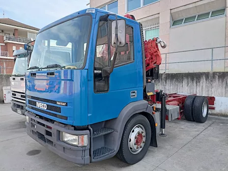 Eurocargo ML140E28FP con gru Ferrari F708