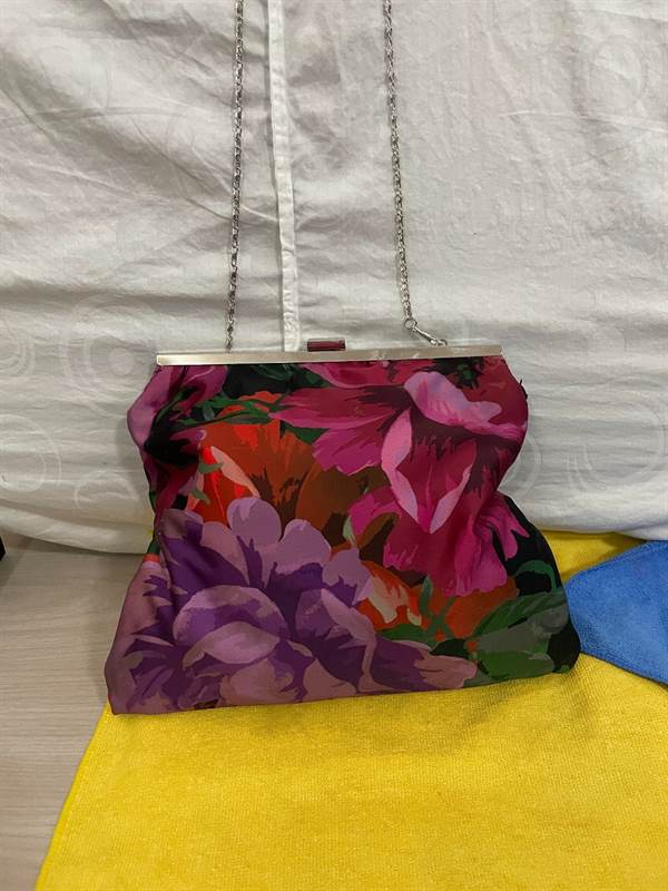 Vendo borsa in tessuto a fiori