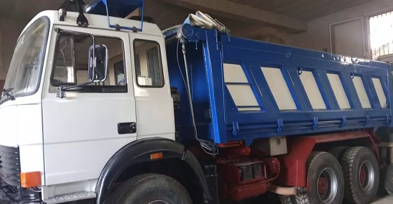 Foto 2Iveco 330.30 6x4 ribaltabili targa gialla e normali Mezzo d'opera
