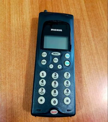Telefono cellulare etacs Maxon, anno 1995. Introvabile.