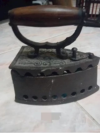 Ferro da stiro a cabone