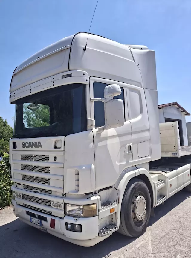 Trattore stradale Scania R 124 420 Anno 2004 Km 1270000, cambio manuale