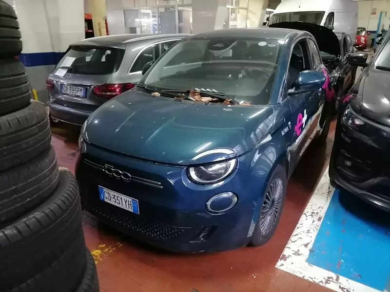 Fiat 500 elettrica 2020 musata e airbag