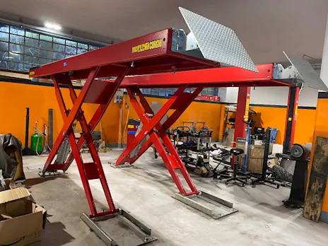 Attrezzatura officina manutenzione auto