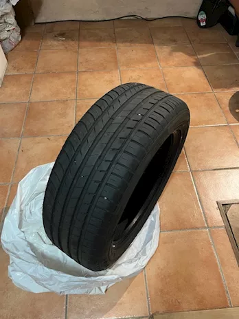 Set di gomme estive per SUV