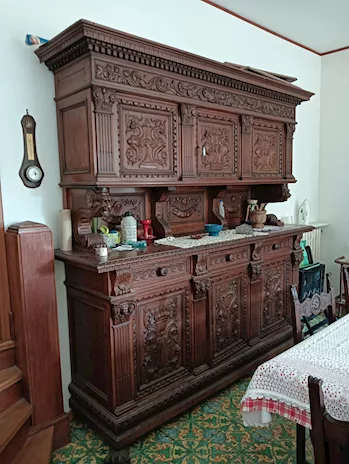 Mobili credenze stile rinascimentale intagliati legno massiccio