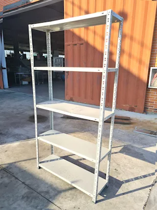 Scaffalatura a bullone 5 ripiani usata