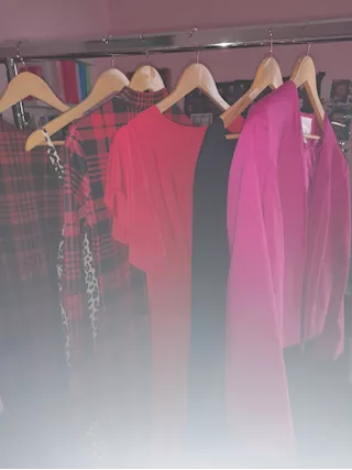 Vari capi d'abbigliamento