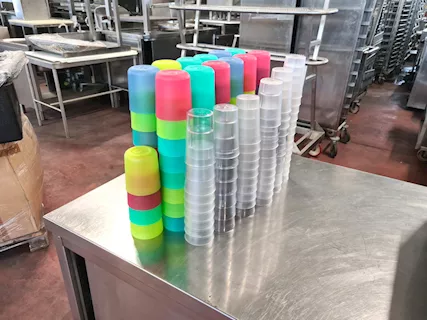 Bicchieri in plastica dura usati