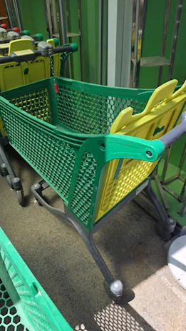 Carrello spesa in plastica 150 lt