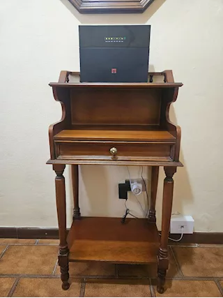 Mobiletto vintage da ingresso per telefono