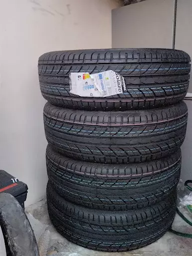 4 Gomme Nuove Mai Montate