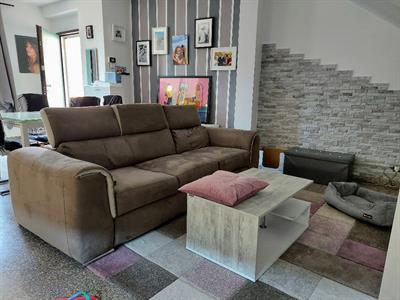 Divano 3 posti, come NUOVO, colore grigio, in ottime condizioni - Foto 2