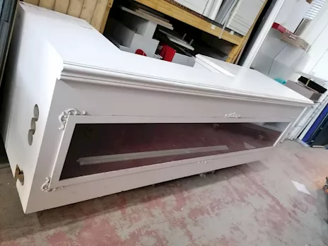 Banco bianco cassa con teca vetrina 34261