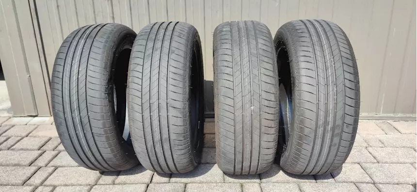 Vendesi 4 pneumatici