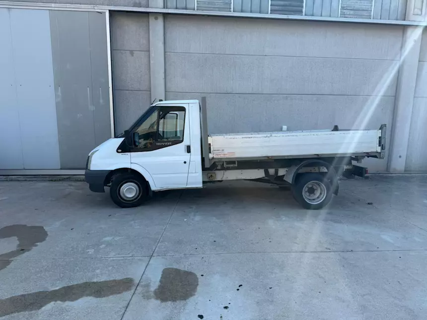 Foto 2Lotto Unico - Furgone Ford Transit targato EB241NP Anno 2010, cilindrata 2.402