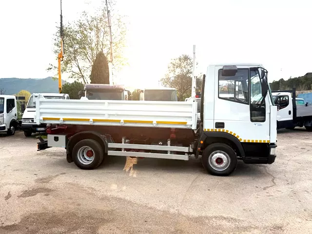 Foto 3Camion Marca Iveco Eurocargo 60e15 tector ribaltabile Anno 2001