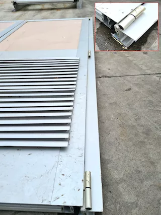 Porta con griglie di aereazione usata - Foto 2
