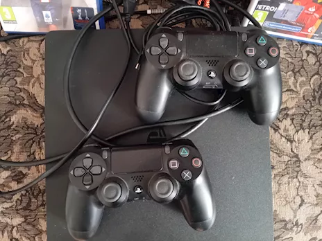 Sony PS4 pari al nuovo 2 controller - Anteprima 1
