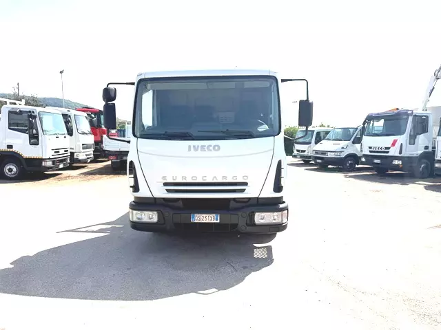 Foto 2 Camion Marca Iveco Eurocargo 75E18 Stralis ribaltabile e gru Km 199500