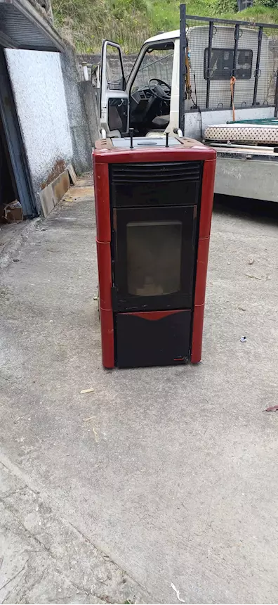 Stufa a pellet, quasi nuova