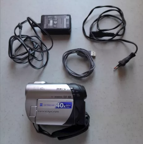 VIDEOCAMERA SONY HANDYCAM DCR-DVD106E completa di tutto