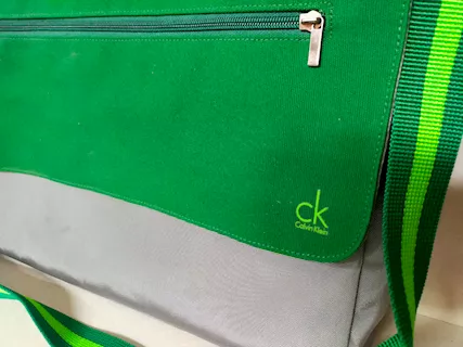 Borsa tracolla porta pc Calvin Klein, mai usata - Anteprima 6
