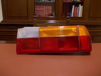 Fanale posteriore dx Peugeot 305 2 serie