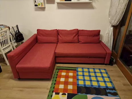 Divano angolare IKEA Friheten, colore fucsia